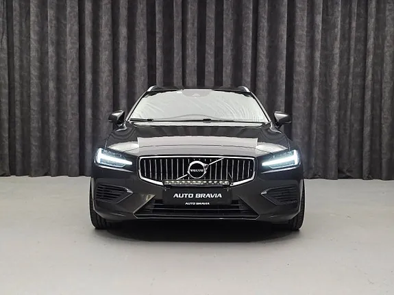 Volvo V60 2022 photo 2