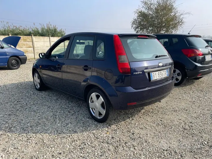 Ford Fiesta 2002 photo 4