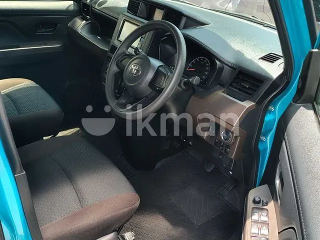 Toyota Roomy 2023 photo 2