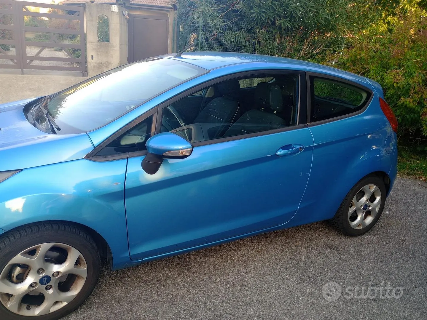 Ford Fiesta 2011 photo 2