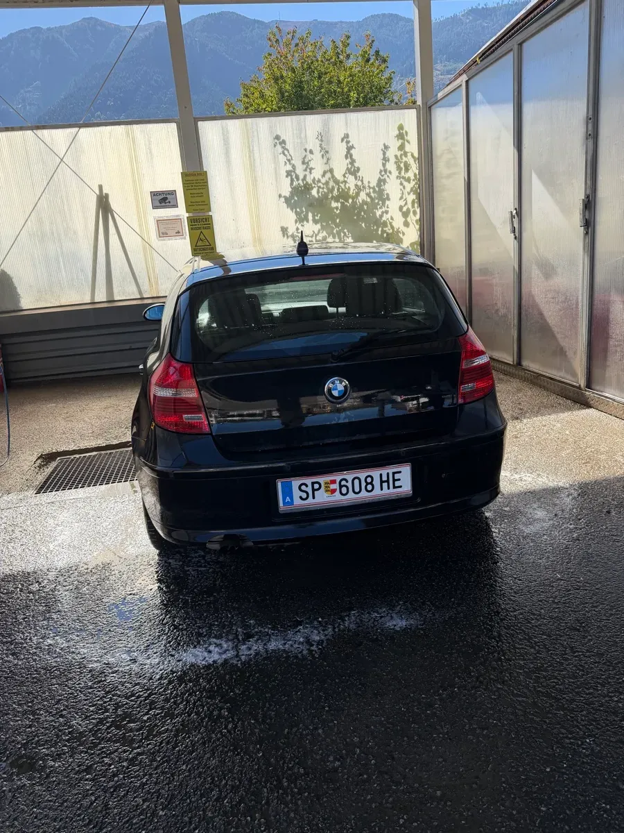 BMW 1 Series 2010 photo 2