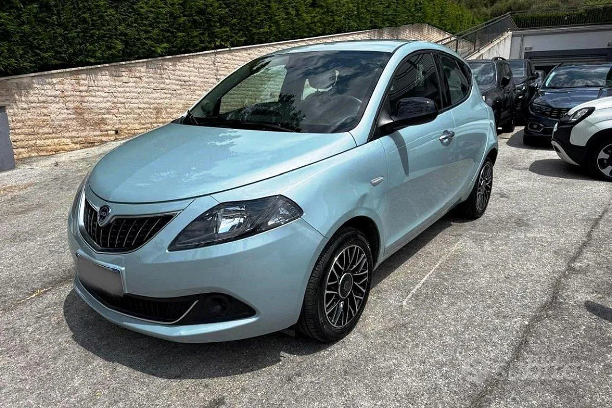 Lancia Ypsilon