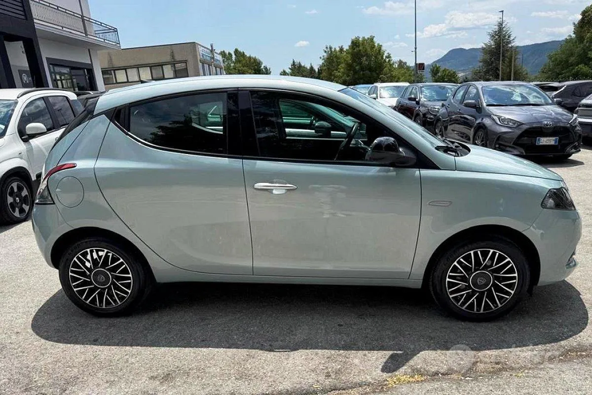 Lancia Ypsilon 2024 photo 4