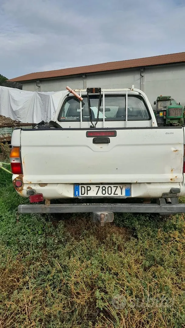 Mitsubishi L200 2001 photo 2