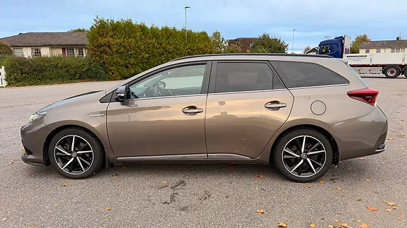 Toyota Auris 2017 photo 3