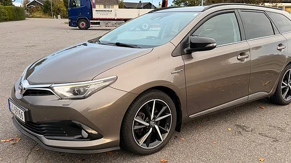 Toyota Auris 2017 photo 2