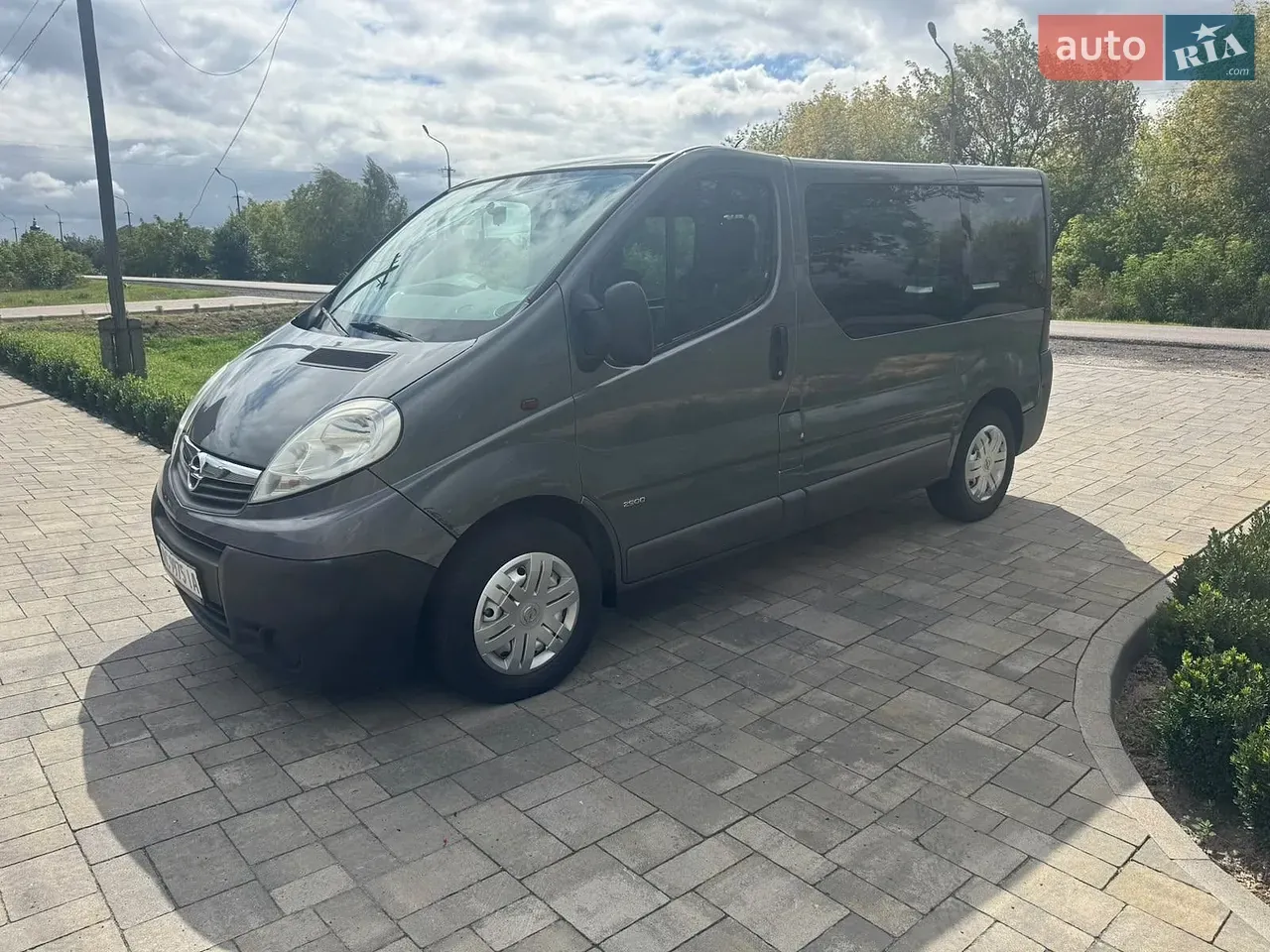 Opel Vivaro 2012 photo 2