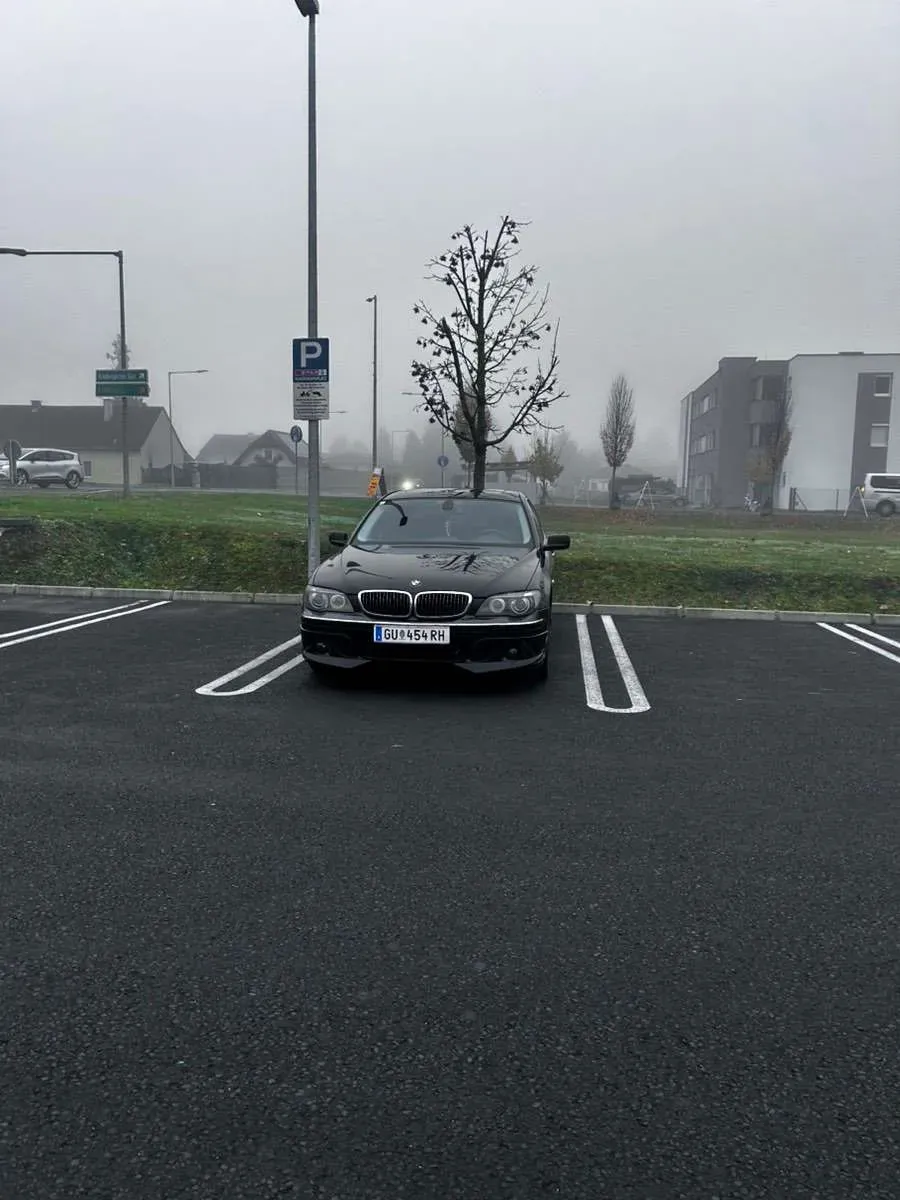 BMW 7 Series 2007 photo 2