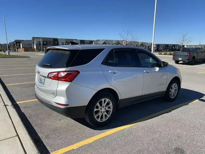 Chevrolet Equinox 2018 photo 2