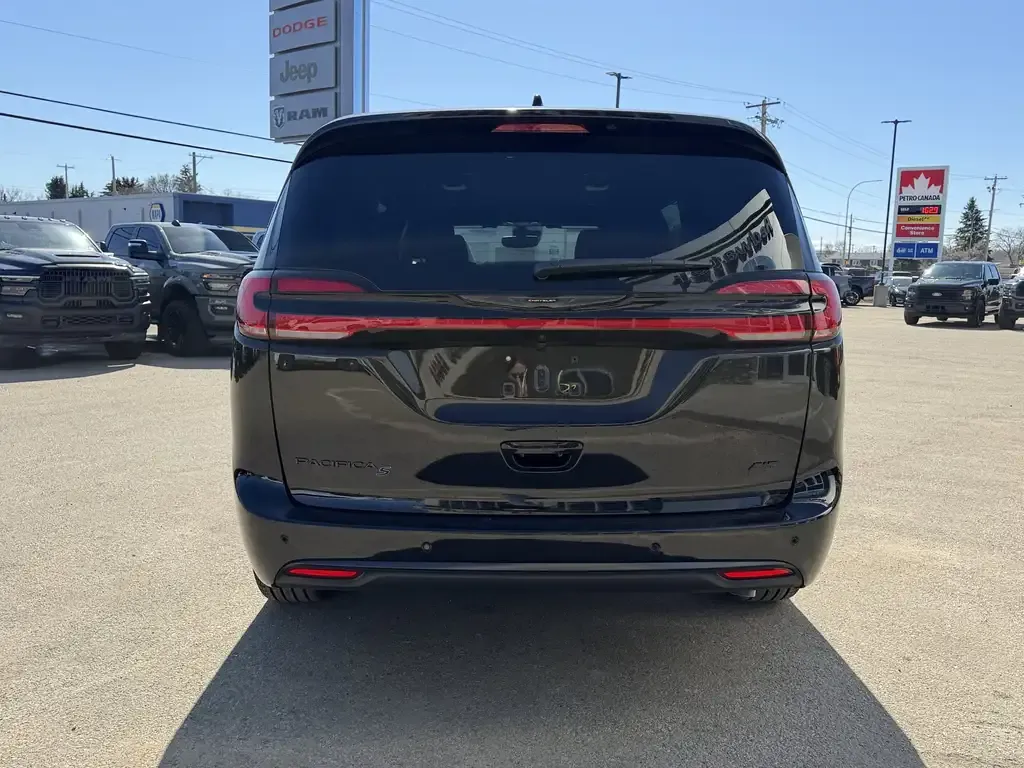 Chrysler Pacifica 2026 photo 5