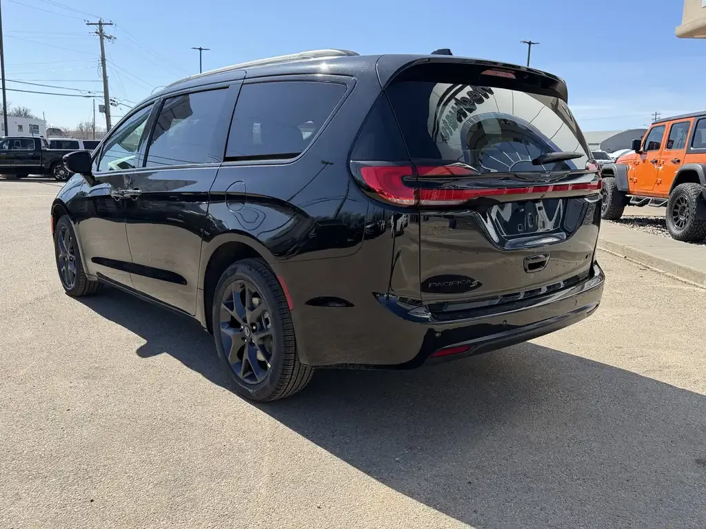 Chrysler Pacifica 2026 photo 4