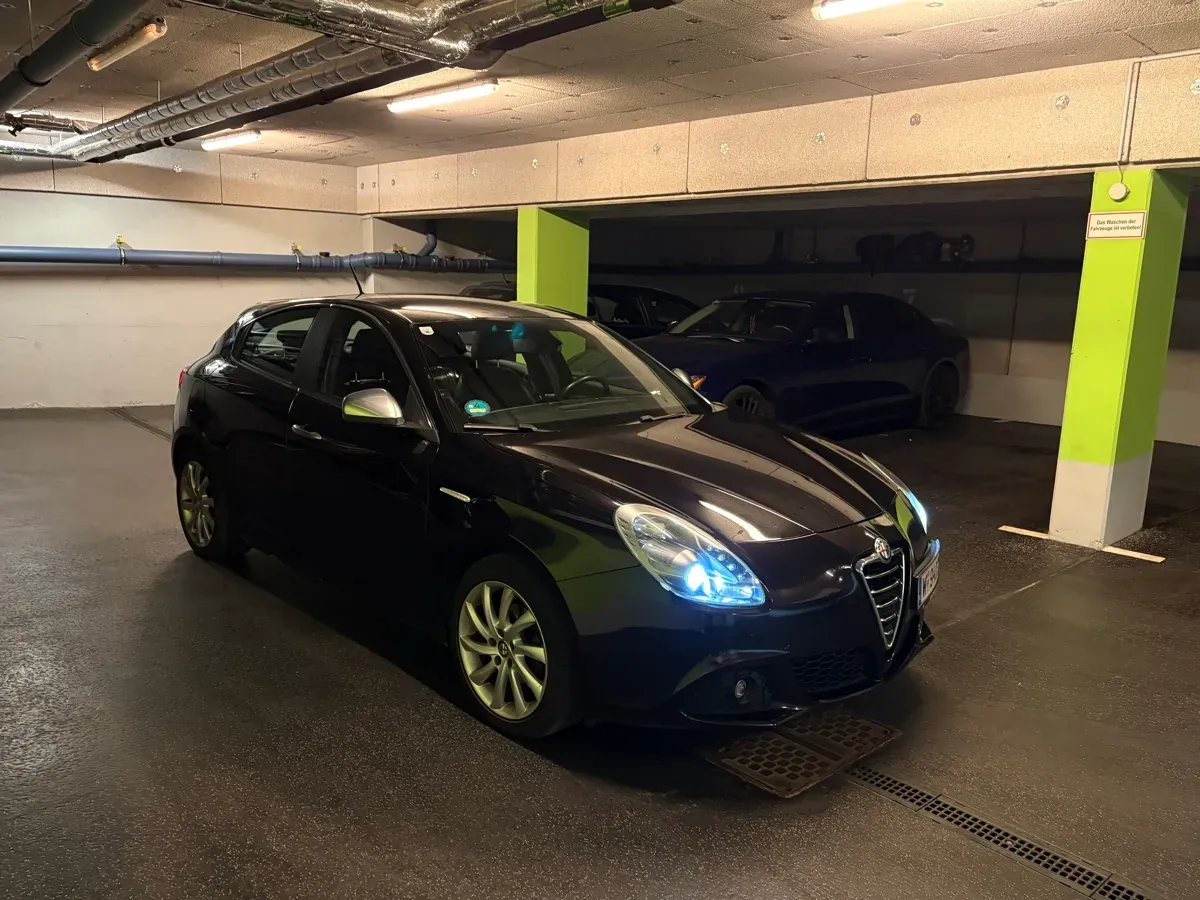 Alfa Romeo Giulietta 2010 photo 2