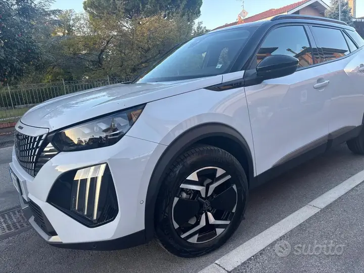 Peugeot 2008 2024 photo 3