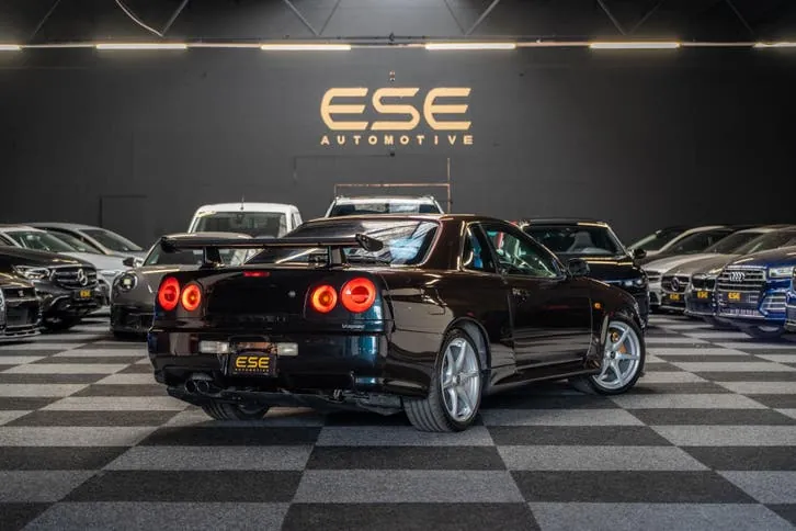 Nissan Skyline 1999 photo 2