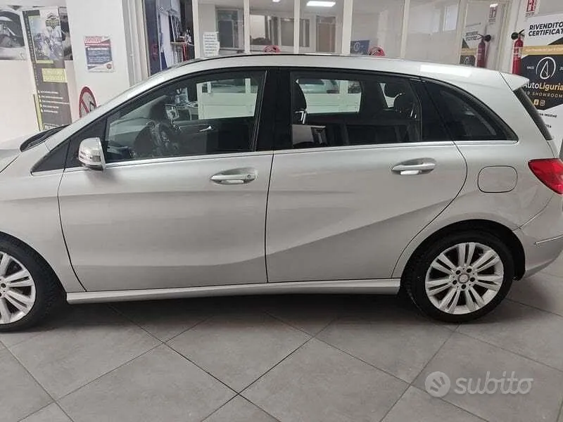 Mercedes-Benz B 180 Cdi Blueefficiency Executive 2012 photo 3