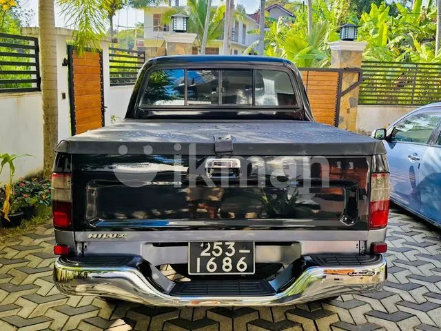 Toyota Hilux 1999 photo 3