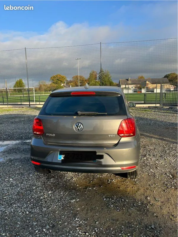Volkswagen Polo 2015 photo 2