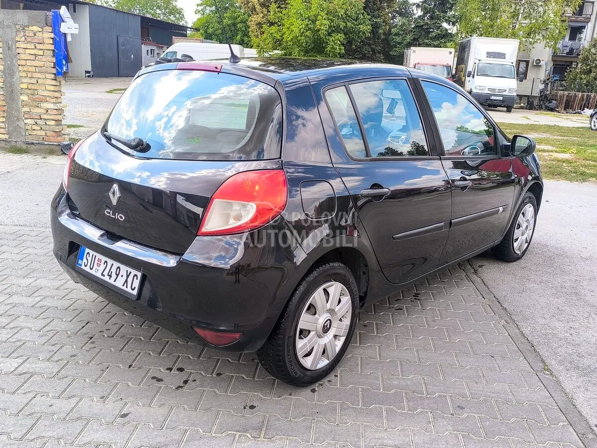 Renault Clio 2009 photo 3