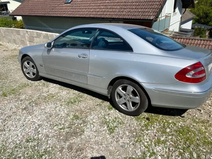 Mercedes-Benz Clk-Class 2004 photo 2