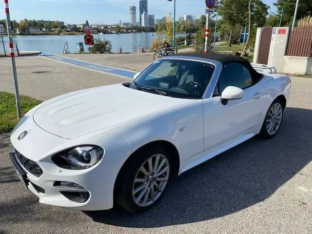 Fiat 124 Spider 2016 photo 2
