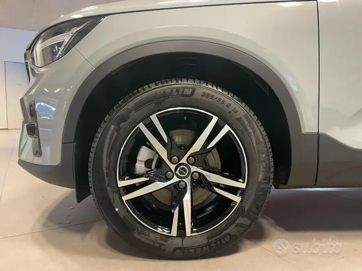 Volvo Xc40 2025 photo 2