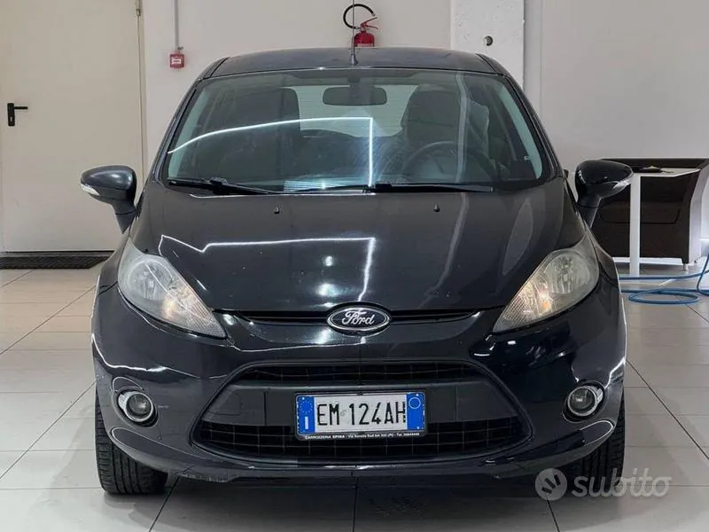 Ford Fiesta 2012 photo 2