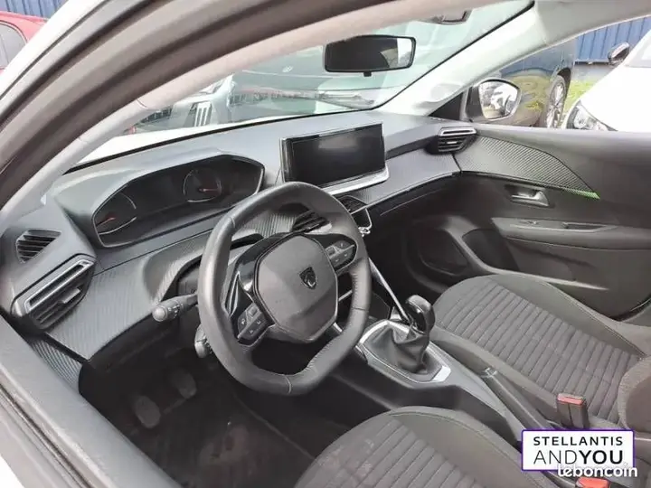 Peugeot 208 2024 photo 2
