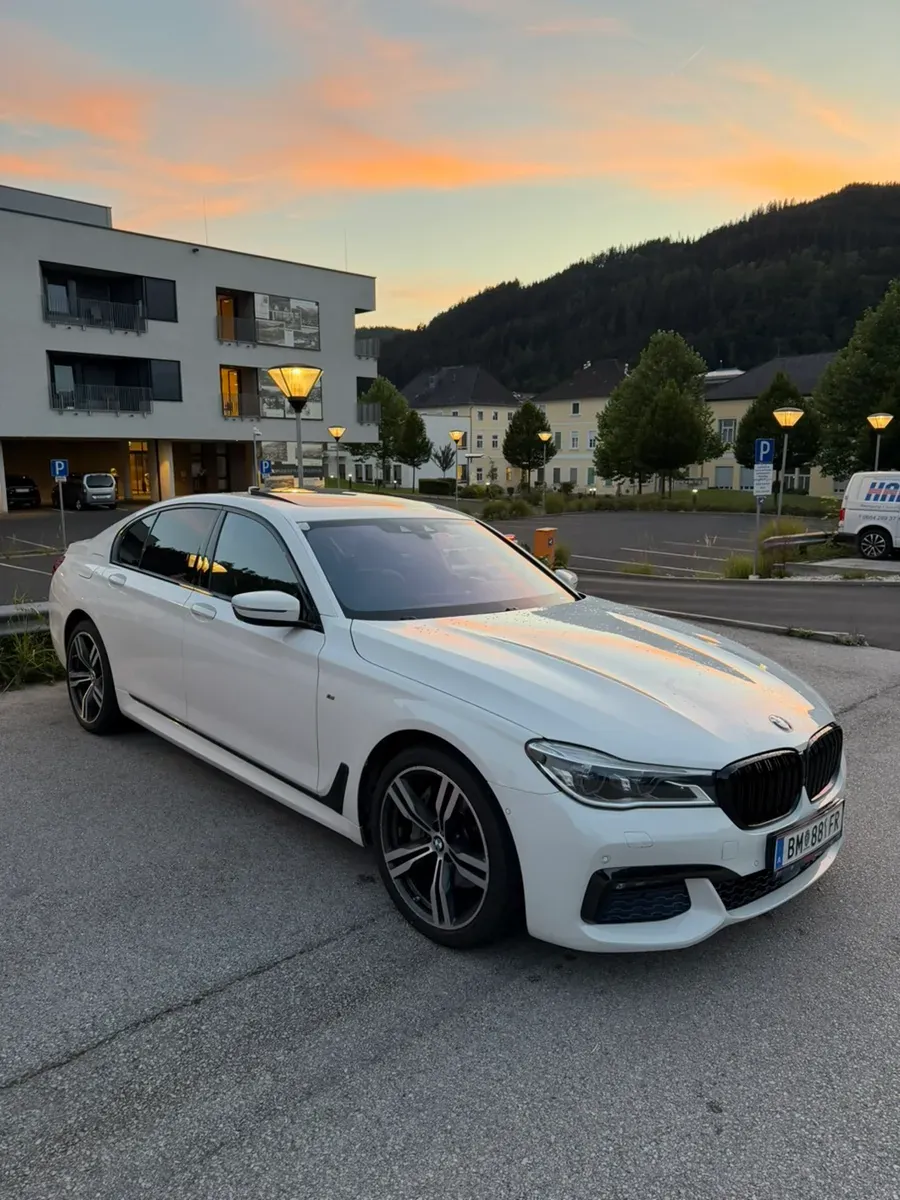 BMW 7 Series 2016 photo 2