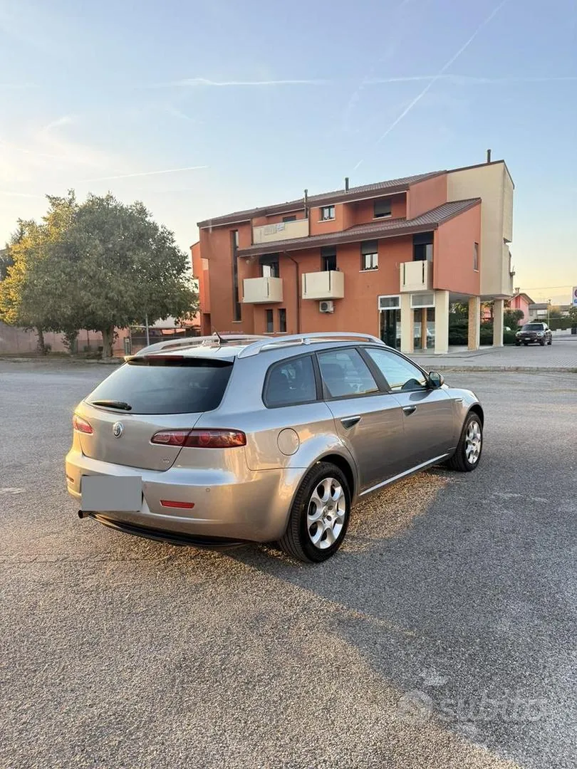 Alfa Romeo 159 2007 photo 2
