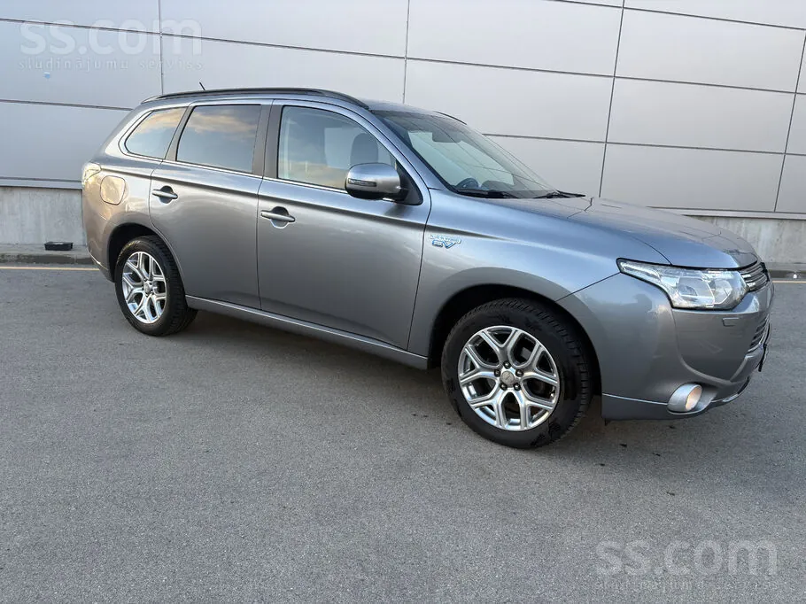 Mitsubishi Outlander 2013 photo 2