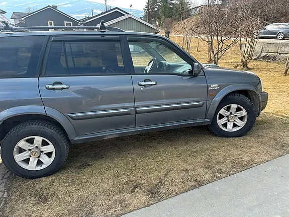 Suzuki Xl7 2006 photo 2