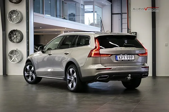 Volvo V60 2022 photo 2