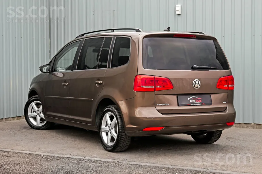 Volkswagen Touran 2011 photo 3