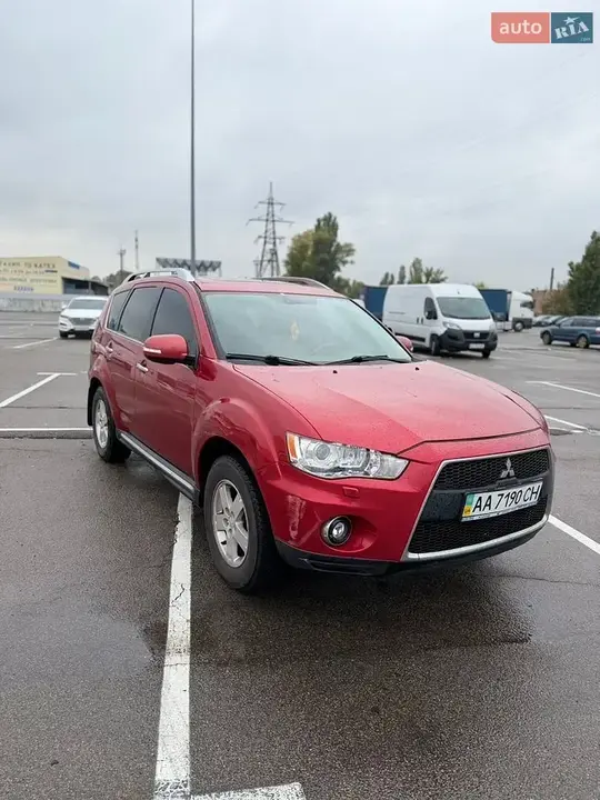 Mitsubishi Outlander Xl 2010 photo 2