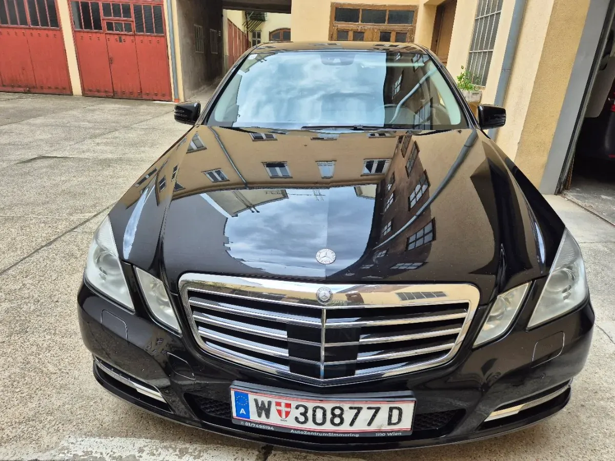 Mercedes-Benz E-Class 2011 photo 3