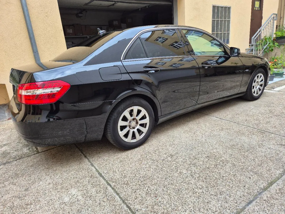 Mercedes-Benz E-Class 2011 photo 2