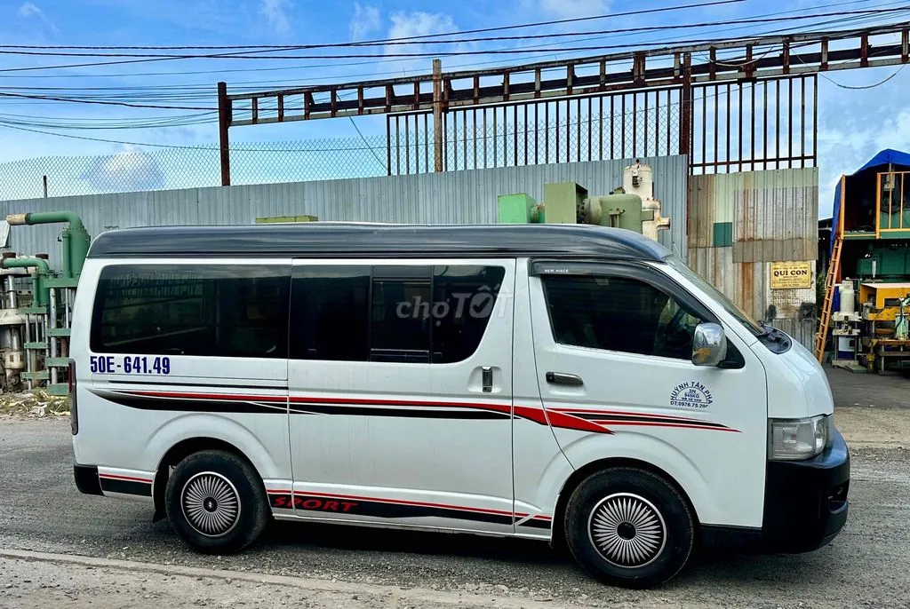 Toyota Hiace 2006 photo 2