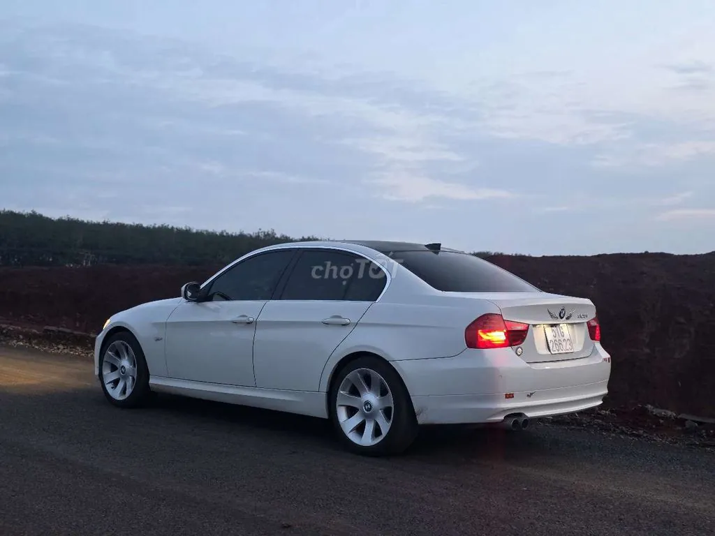 BMW 3 Series 2010 photo 3