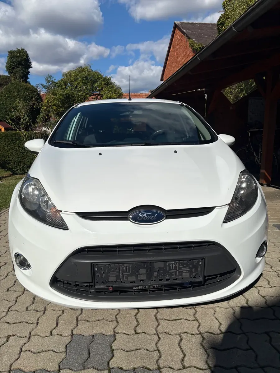 Ford Fiesta 2012 photo 2