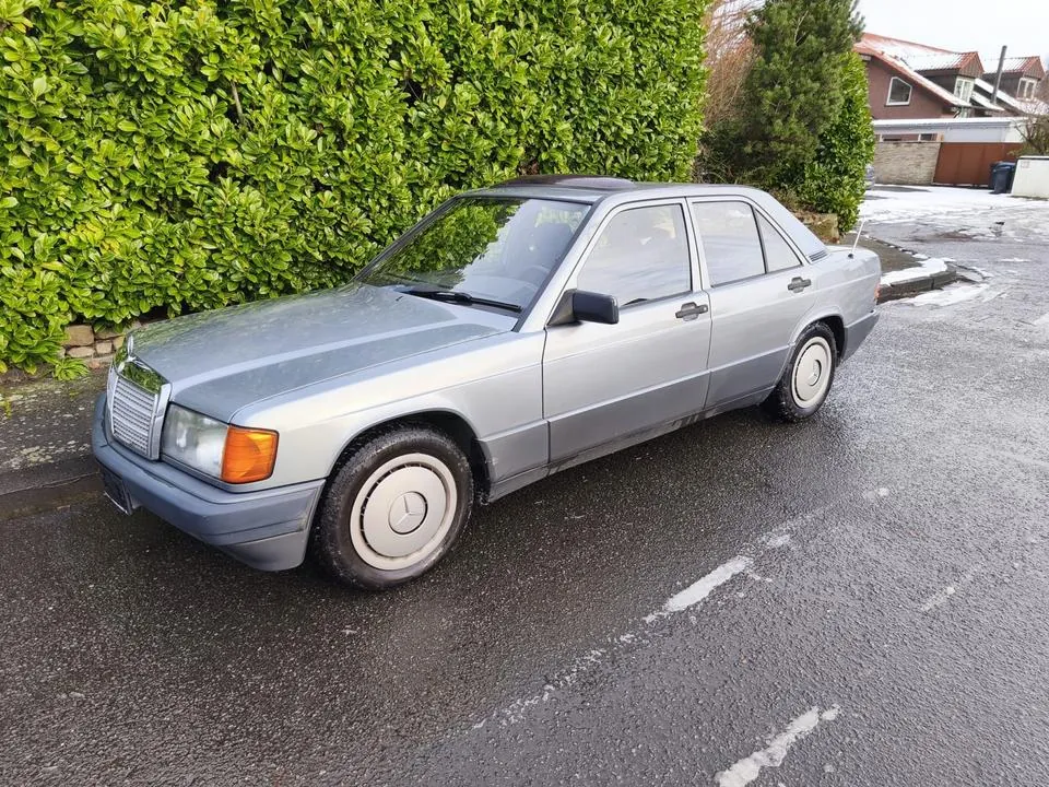 Mercedes-Benz 190E
