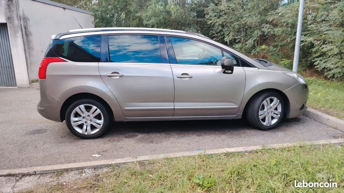 Peugeot 5008 2013 photo 3
