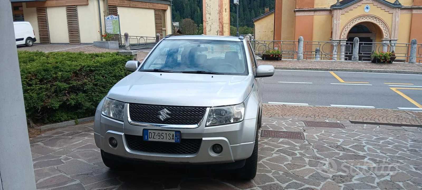 Suzuki Grand Vitara 2010 photo 3