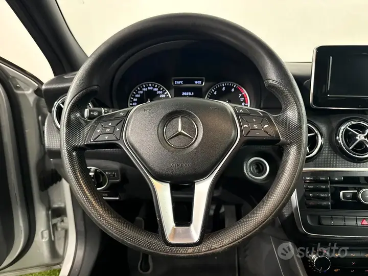 Mercedes-Benz A 180 2012 photo 4