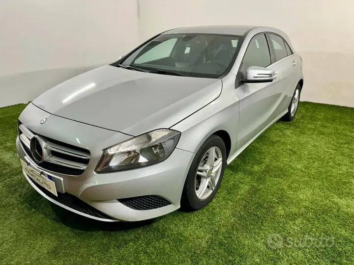 Mercedes-Benz A 180 2012 photo 2