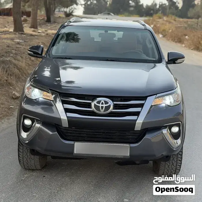 Toyota Fortuner 2017 photo 2
