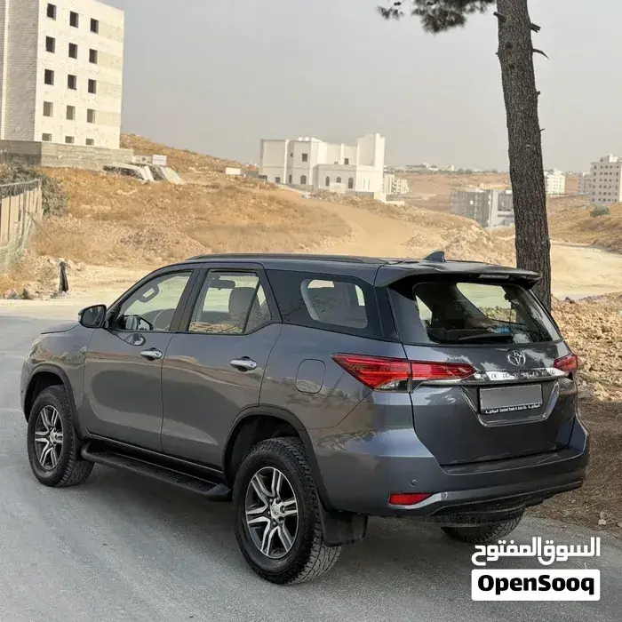 Toyota Fortuner 2017 photo 3