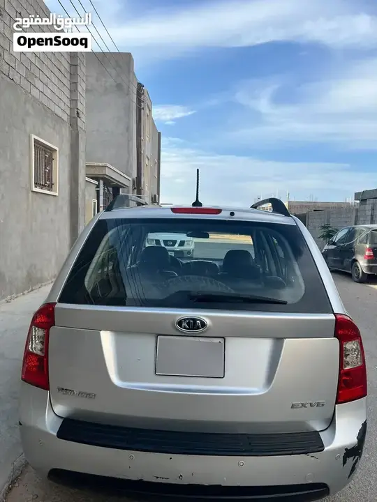 Kia Rondo 2010 photo 2