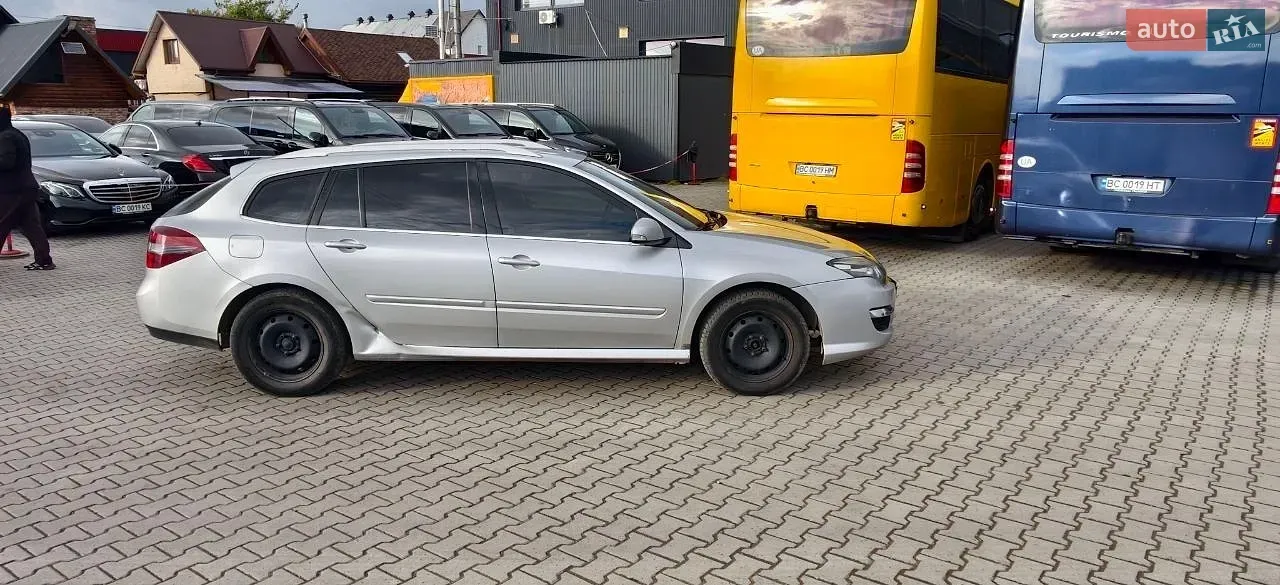 Renault Laguna 2012 photo 2