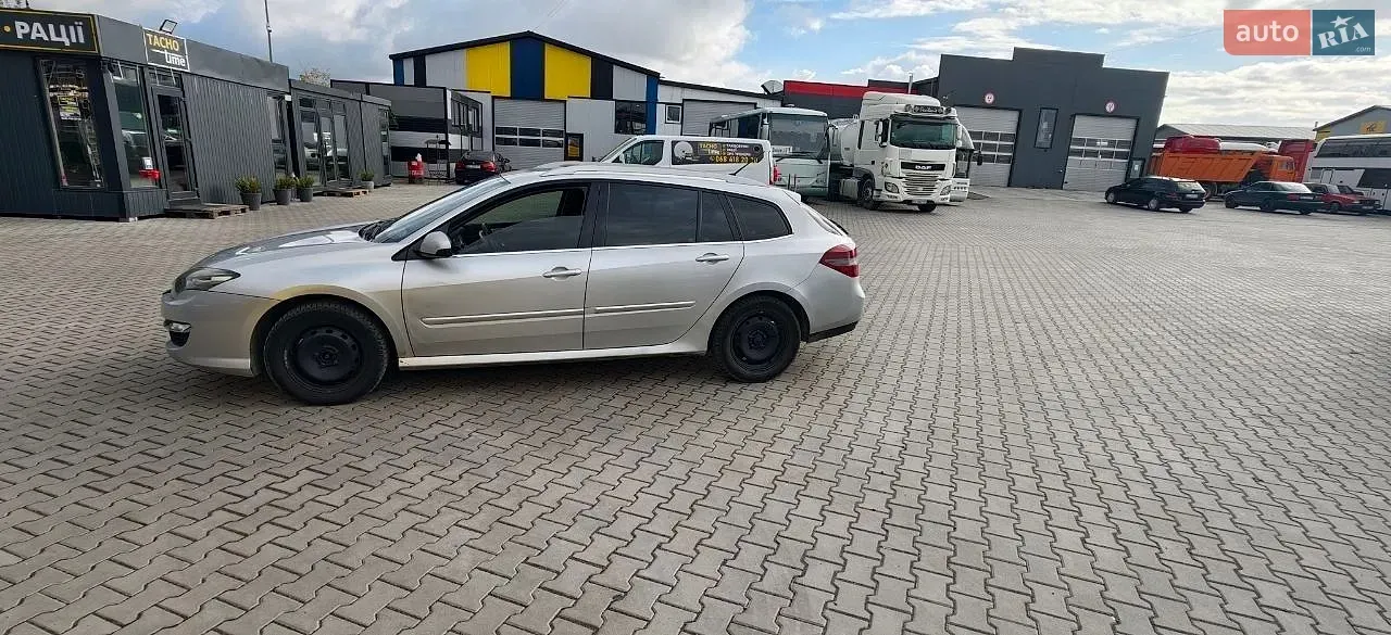 Renault Laguna 2012 photo 3