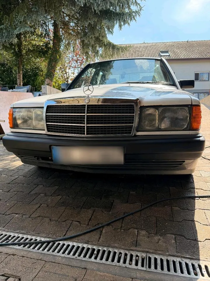 Mercedes-Benz 190E